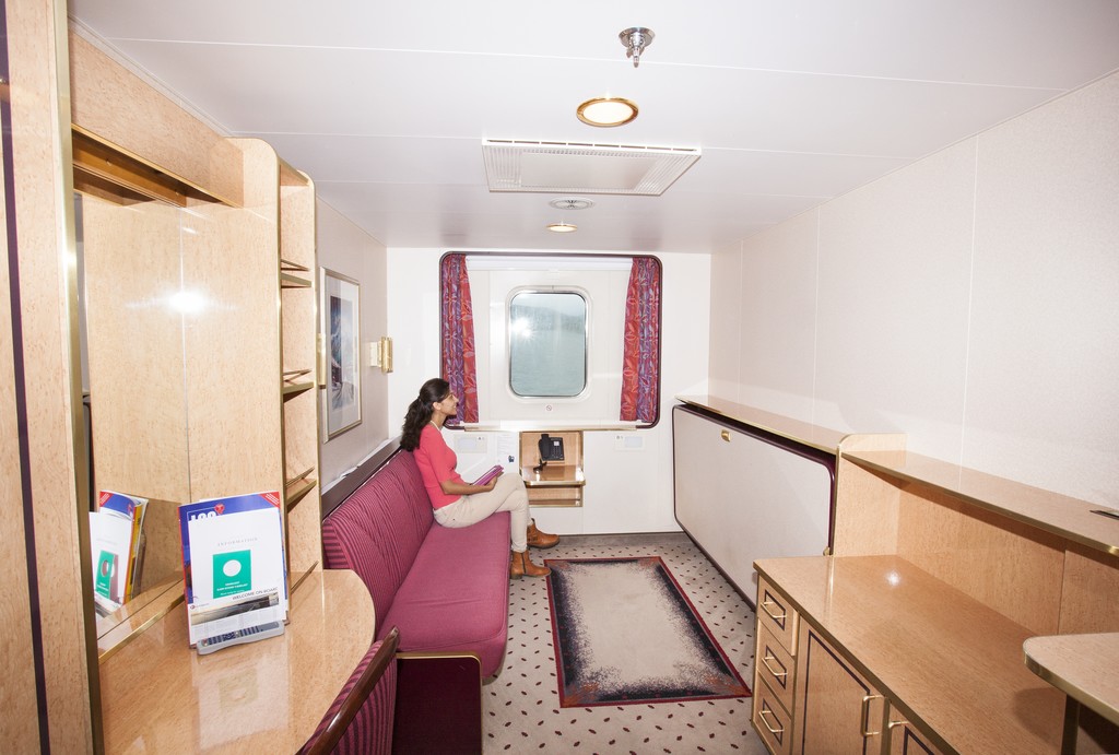 Hurtigruten MS Finnmarken Polar Outside Middle Deck 2 Travellers b.jpg